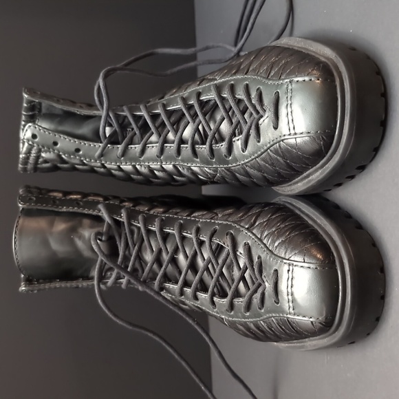 Schutz Woman's Black Quilted Leather Lace-Up Boots,size 5 - Picture 3 of 9